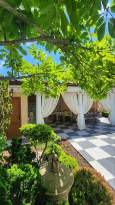 House for sale in Sauvignon, red brick, pool, basement, hectare