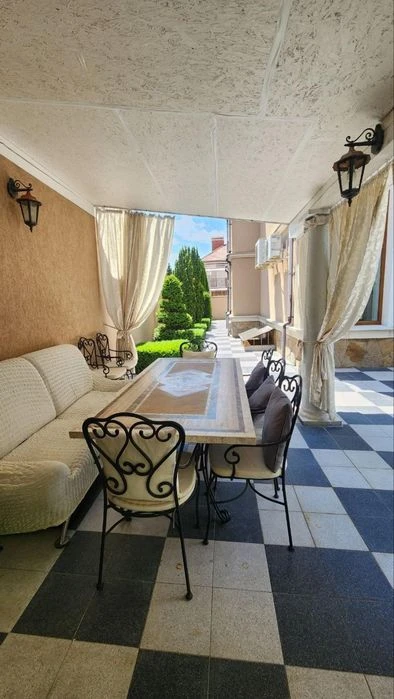 House for sale in Sauvignon, red brick, pool, basement, hectare
