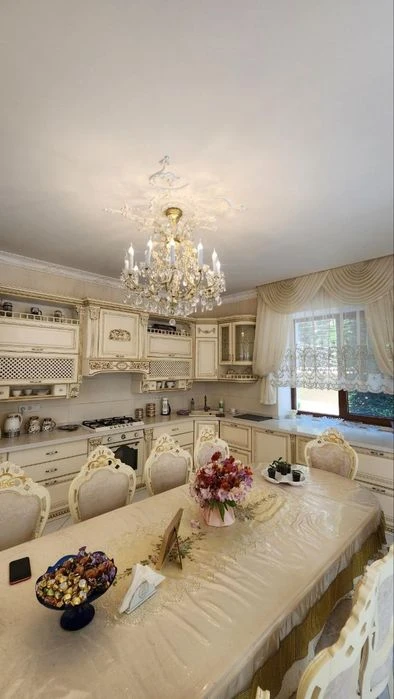 House for sale in Sauvignon, red brick, pool, basement, hectare