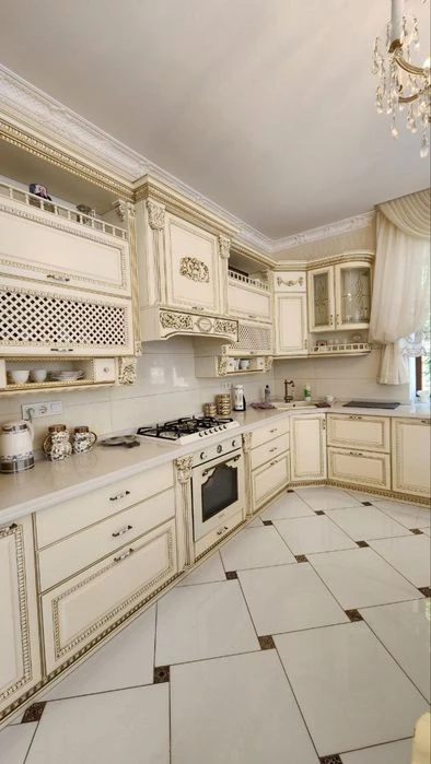House for sale in Sauvignon, red brick, pool, basement, hectare