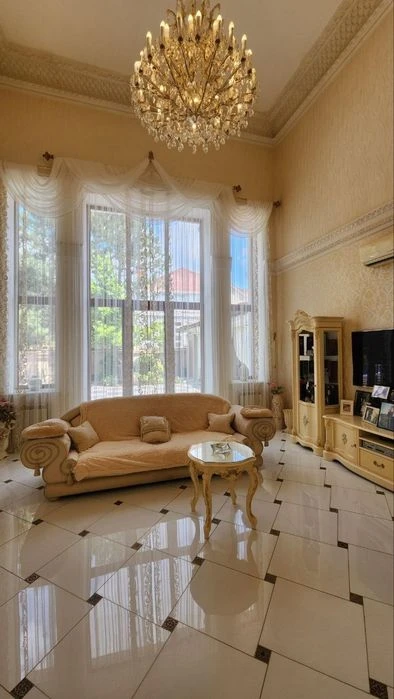 House for sale in Sauvignon, red brick, pool, basement, hectare