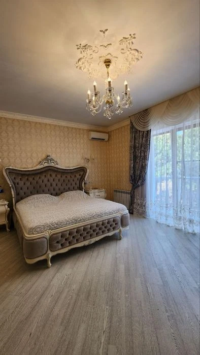 House for sale in Sauvignon, red brick, pool, basement, hectare