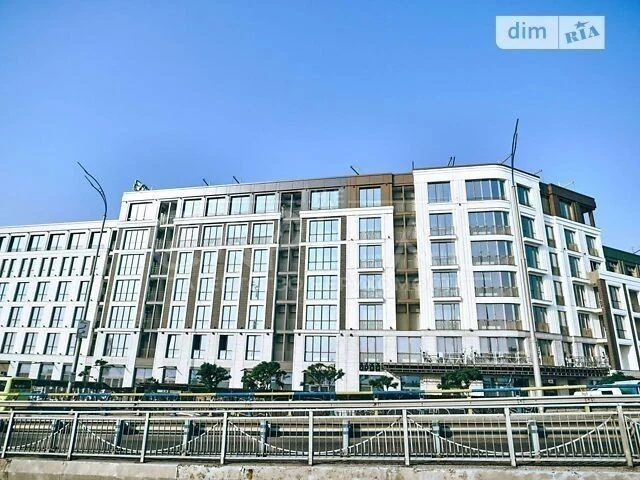 Продаж 2к квартири 87 кв. м на вул. Набережно-Хрещатицька 21