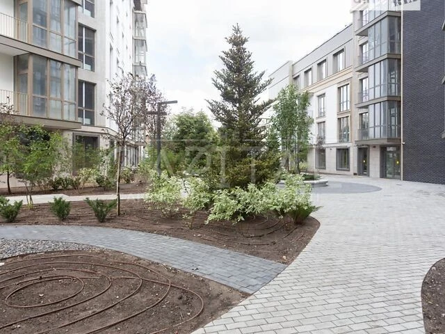 Продаж 2к квартири 87 кв. м на вул. Набережно-Хрещатицька 21