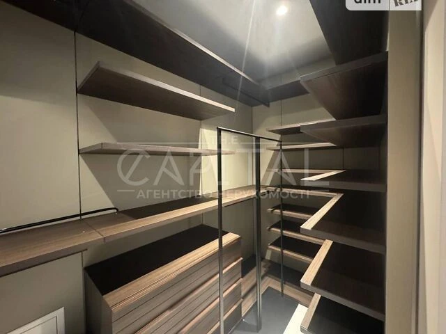Продаж 4к квартири 330 кв. м на вул. пр-т Володимира Івасюка