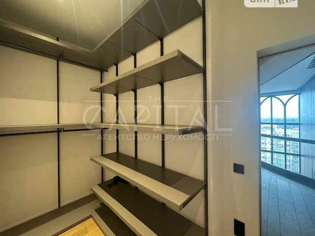 Продаж 4к квартири 330 кв. м на вул. пр-т Володимира Івасюка