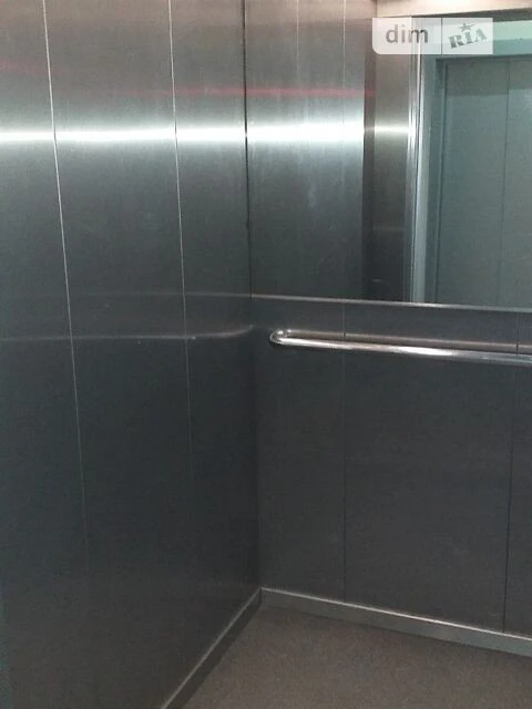 Продаж 1к квартири 36 кв. м на вул. Богатирська • ID 3485519