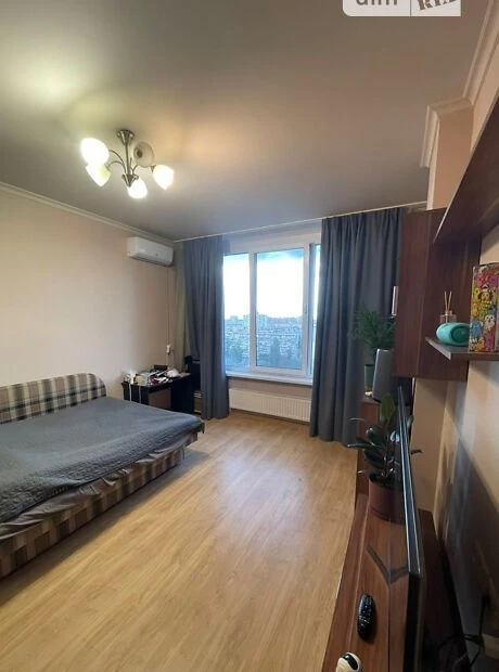 Продаж 1к квартири 36 кв. м на вул. Богатирська • ID 3485519