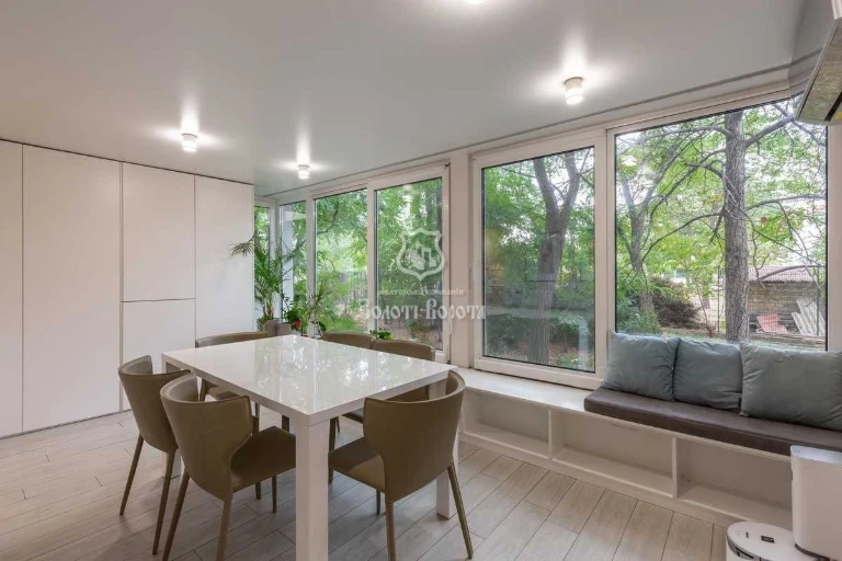 Продаж 2-кімнатної квартири 75.5 м², Березняківська вул., 14