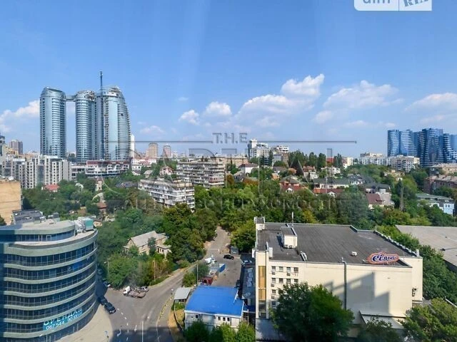 Продаж 2к квартири 85 кв. м на вул. Маккейна Джона • ID 3485