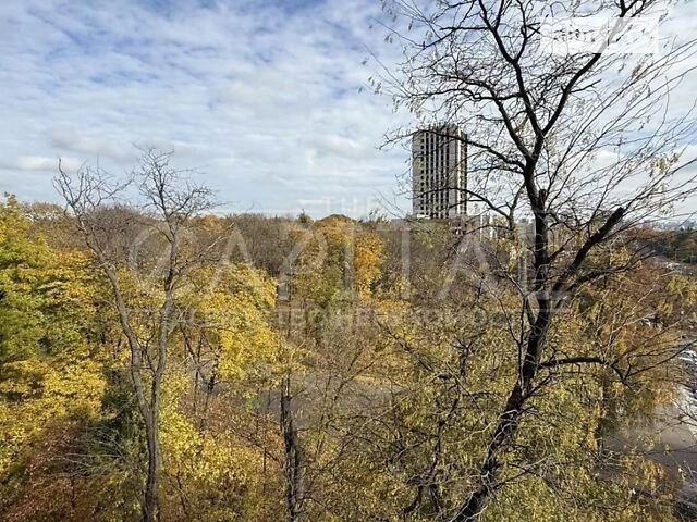 Продаж 2к квартири 83 кв. м на вул. пр-т Берестейський 42 •