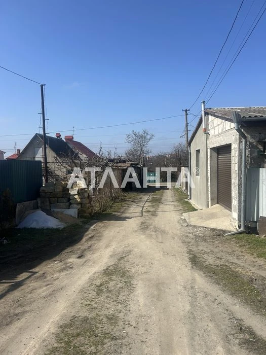 Квартира на земле с гаражом и палисадником в Черноморке.