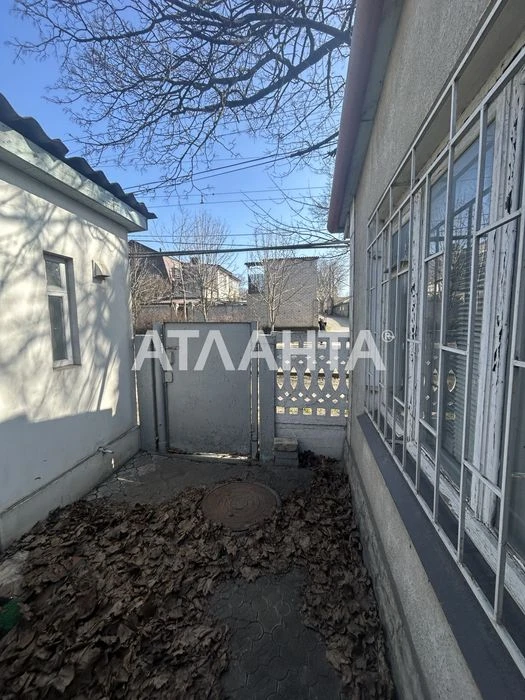 Квартира на земле с гаражом и палисадником в Черноморке.