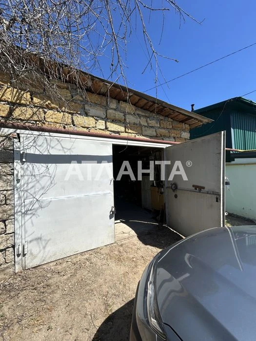 Квартира на земле с гаражом и палисадником в Черноморке.