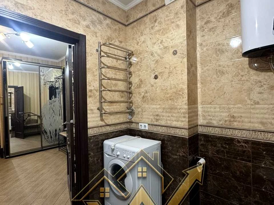 Квартира. Київ, Драгоманова вул.