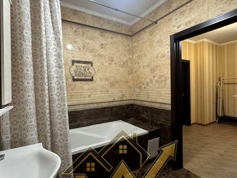 Квартира. Київ, Драгоманова вул.