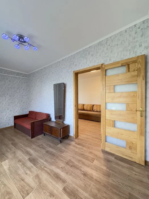 I will sell a 2-room apartment in the center of St. Serova Naberezhnaya, 10 (Yuliush