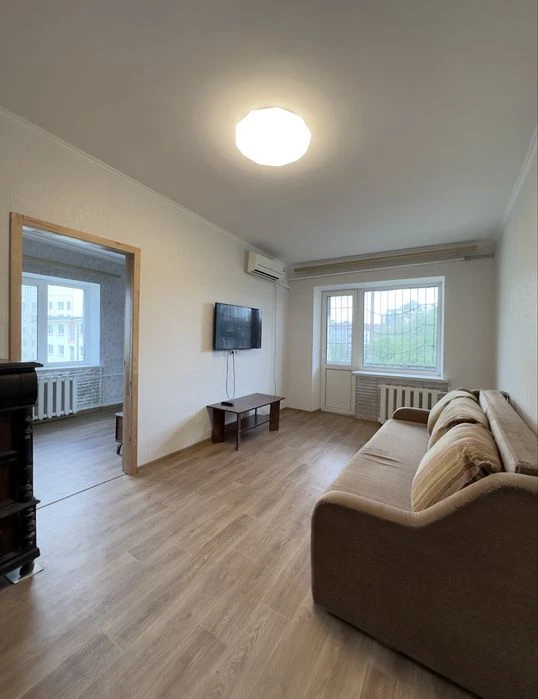 I will sell a 2-room apartment in the center of St. Serova Naberezhnaya, 10 (Yuliush