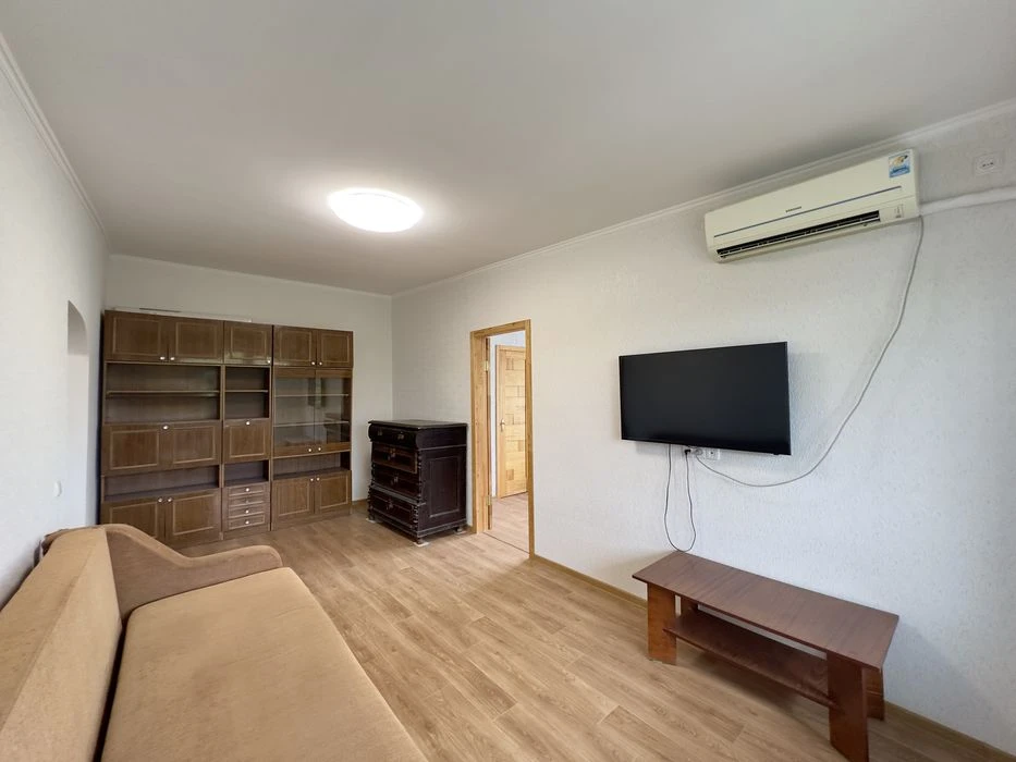 I will sell a 2-room apartment in the center of St. Serova Naberezhnaya, 10 (Yuliush