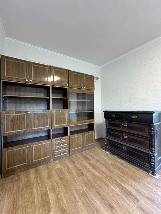 I will sell a 2-room apartment in the center of St. Serova Naberezhnaya, 10 (Yuliush