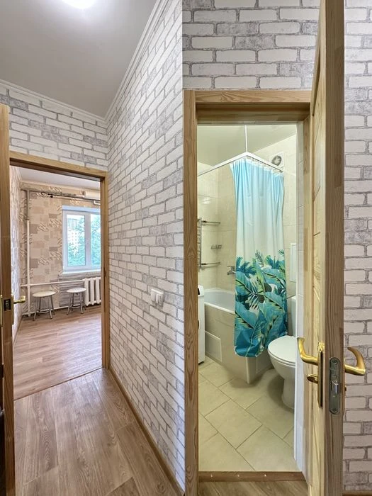 I will sell a 2-room apartment in the center of St. Serova Naberezhnaya, 10 (Yuliush