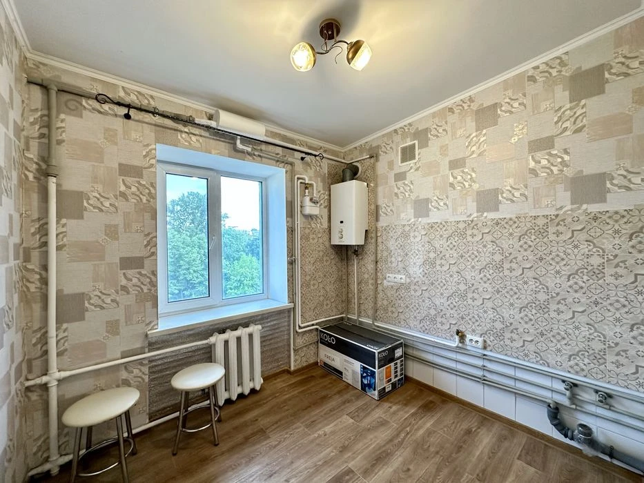 I will sell a 2-room apartment in the center of St. Serova Naberezhnaya, 10 (Yuliush