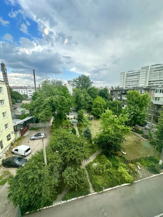 I will sell a 2-room apartment in the center of St. Serova Naberezhnaya, 10 (Yuliush