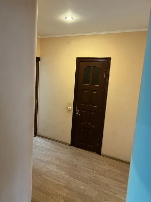 Продається квартира по вул. Небесної Сотні.