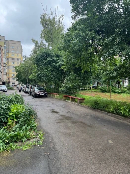 Продається квартира по вул. Небесної Сотні.