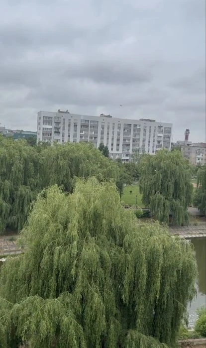 Продається квартира по вул. Небесної Сотні.