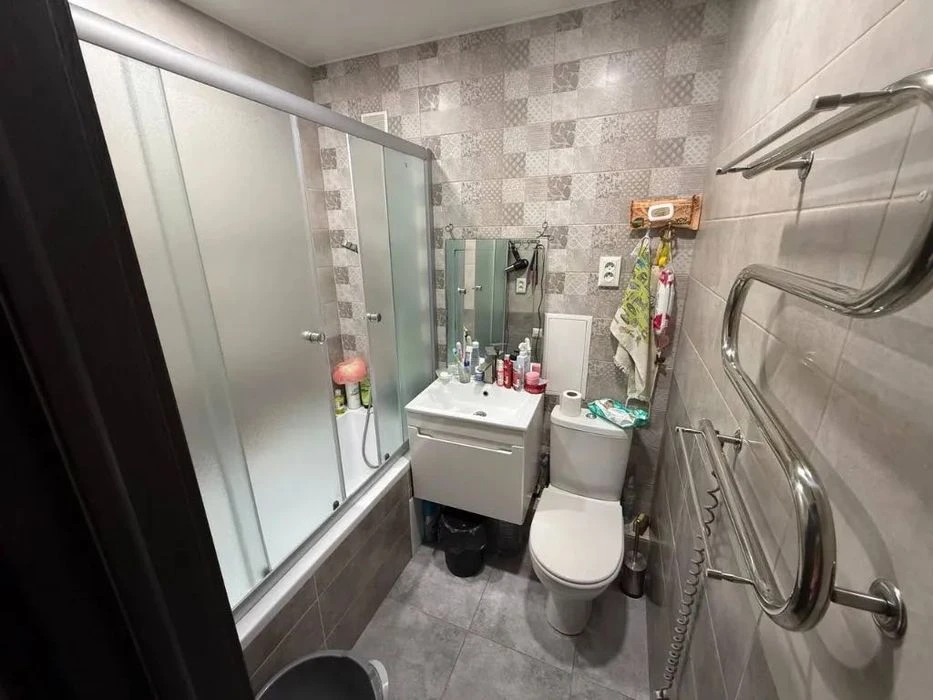 Продам 2-к квартиру 12 квартал. Ермоловой.