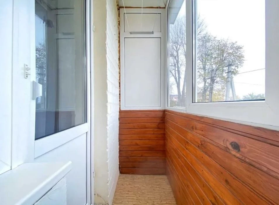 Продам 2-к квартиру 12 квартал. Ермоловой.
