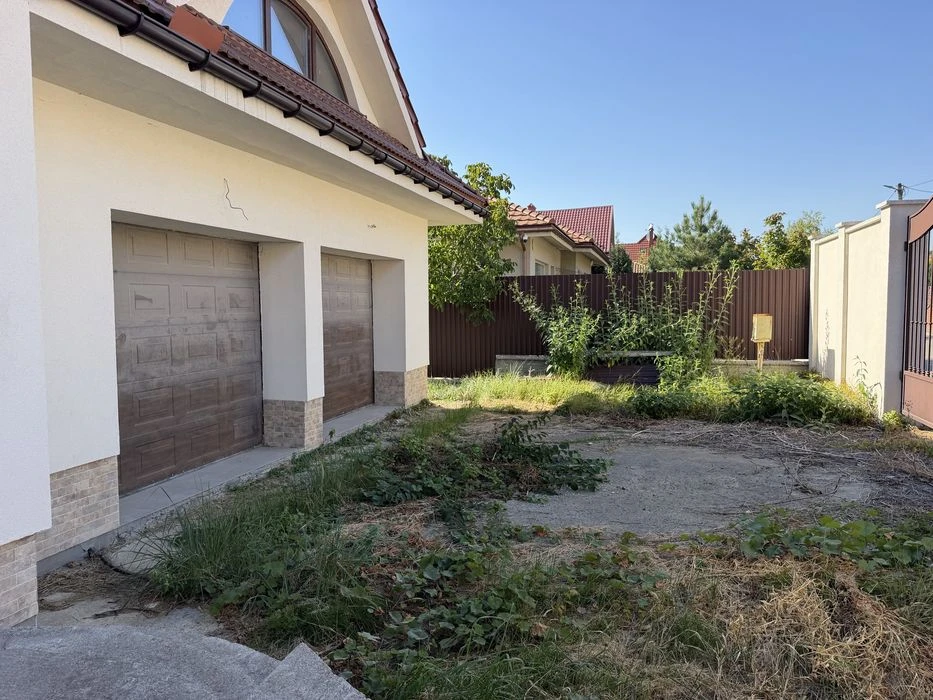 Продаж будинку з міськими комунікаціями та краєвидом