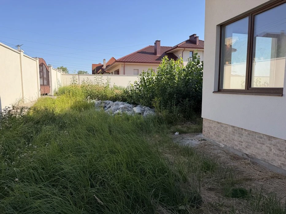 Продаж будинку з міськими комунікаціями та краєвидом