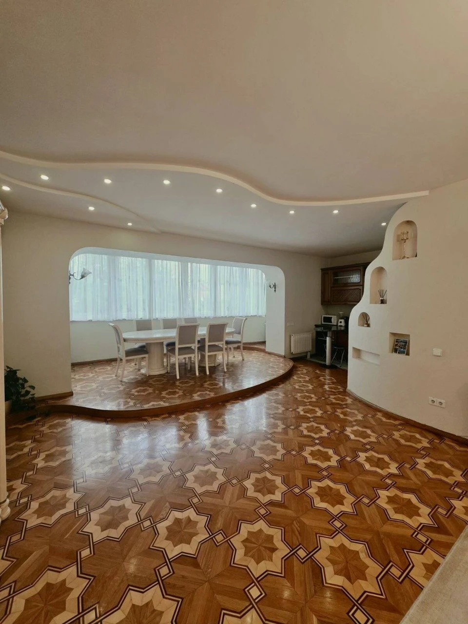 Продажа 4 комнатной квартиры, центр, ул. Конисского Александ
