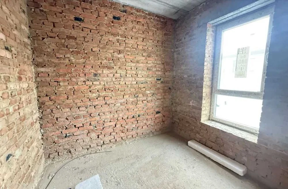 Продаж 4-кімнатного таунхауса площа 98 кв.м є газ світло кан