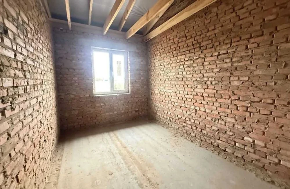Продаж 4-кімнатного таунхауса площа 98 кв.м є газ світло кан