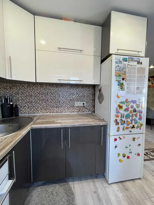 Продам 2-кімнатну квартиру з ремонтом в цегляному будинку. А
