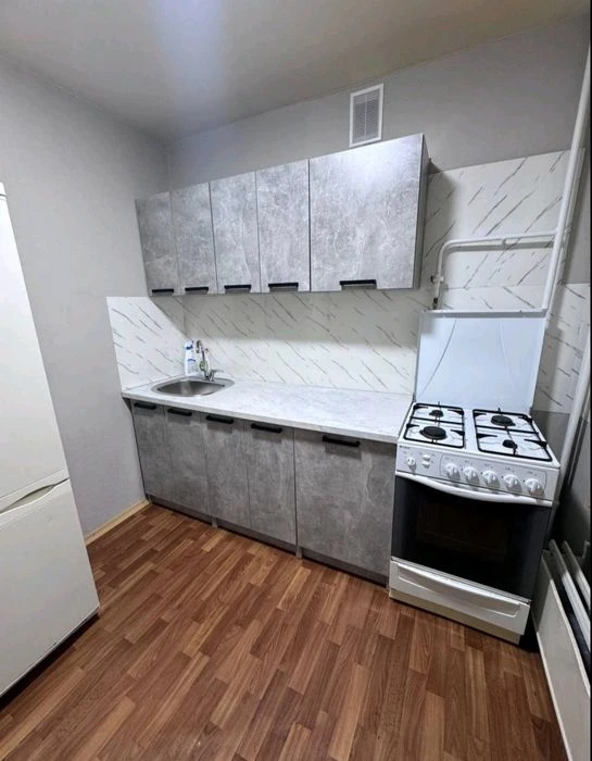 Продаж 1 кімнатної квартири, Г Крут, середина.