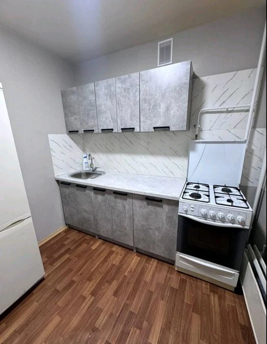 Продаж 1 кімнатної квартири, Г Крут, середина.
