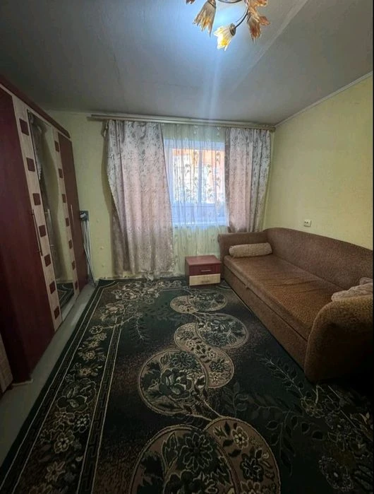 Продаж 1 кімнатної квартири, Г Крут, середина.