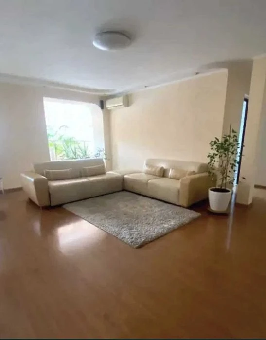 I will sell a spacious 4-room apartment in Lyubarskyi Belostskyi Solne