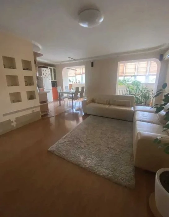 I will sell a spacious 4-room apartment in Lyubarskyi Belostskyi Solne