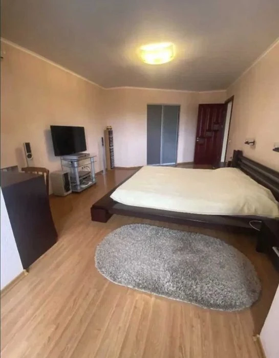 I will sell a spacious 4-room apartment in Lyubarskyi Belostskyi Solne