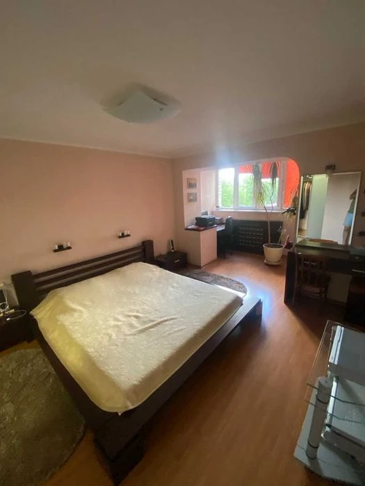 I will sell a spacious 4-room apartment in Lyubarskyi Belostskyi Solne