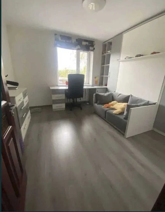 I will sell a spacious 4-room apartment in Lyubarskyi Belostskyi Solne
