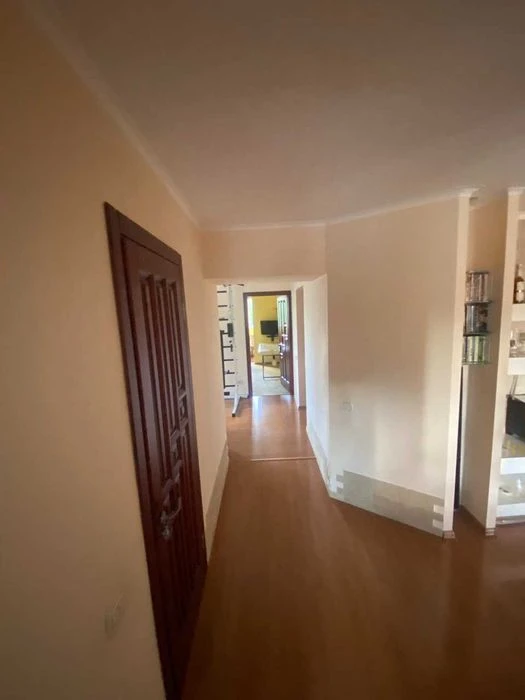 I will sell a spacious 4-room apartment in Lyubarskyi Belostskyi Solne