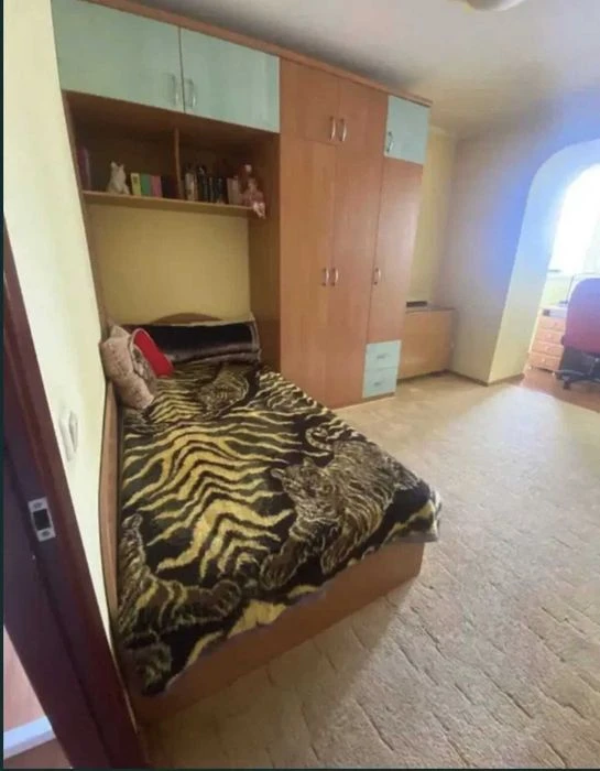 I will sell a spacious 4-room apartment in Lyubarskyi Belostskyi Solne