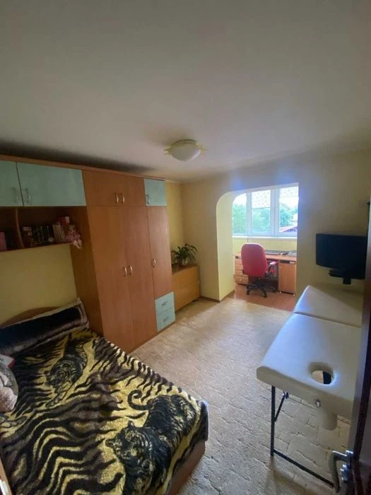 I will sell a spacious 4-room apartment in Lyubarskyi Belostskyi Solne