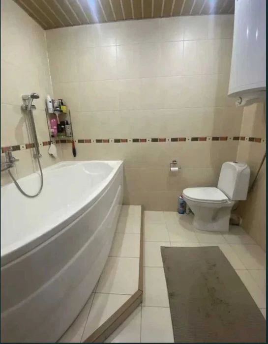 I will sell a spacious 4-room apartment in Lyubarskyi Belostskyi Solne